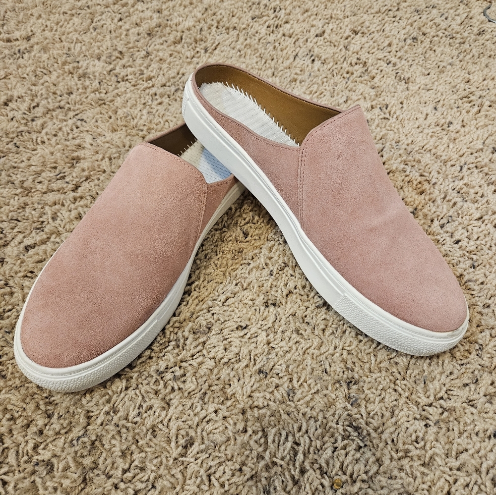 Caslon pink and white mules